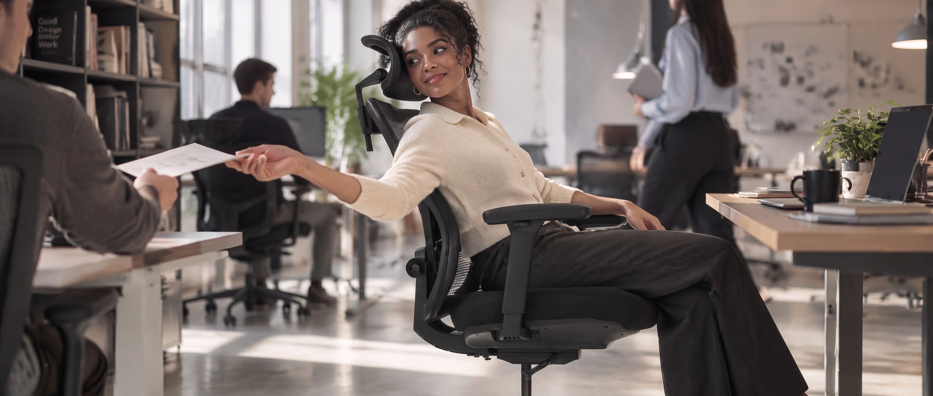 VALKYRIE supporting a sitter in the balanced 100 degree everyday working position